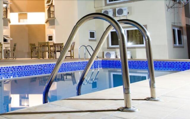 Akua Luxury Suite Sapphire Courts