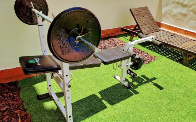 LARGE Apartment with large and sunny Terrace - Garden & Outdoor Gym, ALICANTE CENTER