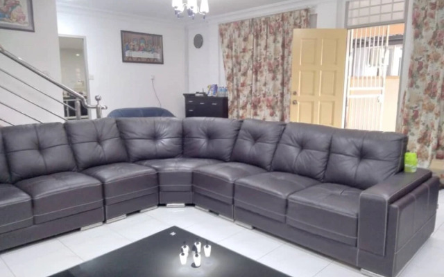 OYO 90310 E Homestay Permai Timur