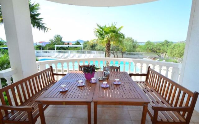 Apartment Rina Paros 41123