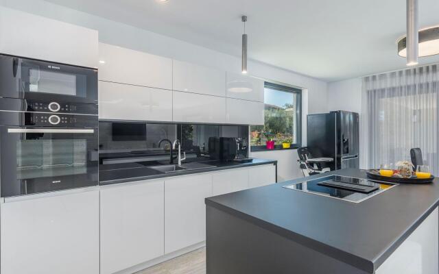 Amazing Holiday Home In Novigrad With Bubble Bath