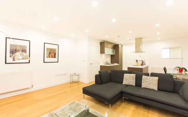 Two Bedroom Apartment Aldgate