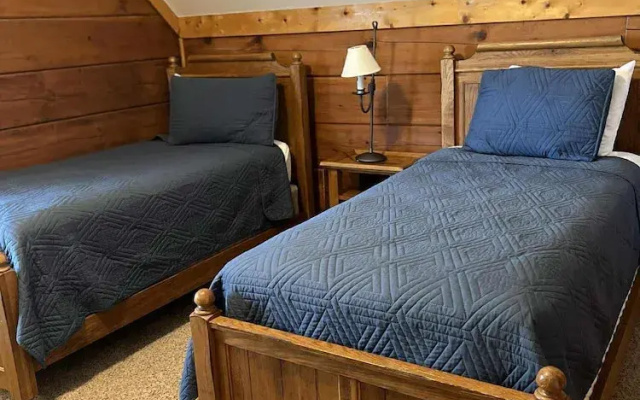 4 BR: Timbers #1 Stand Alone Cabin