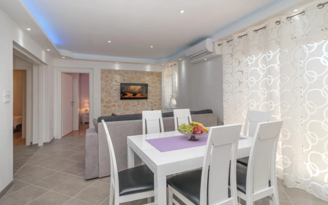 New 4* apartment "Orto" in the center of Trogir