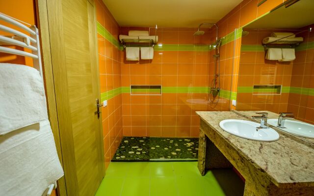 Отель Hollywoodland Wellness & Aquapark