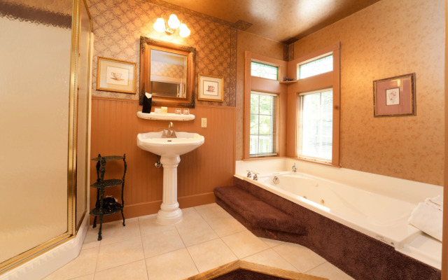 Yelton Manor Bed & Breakfast