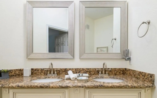 Penthouse Gem 3 Bedroom Condo by Redawning