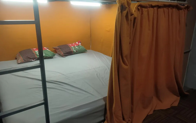 Rubikz Hostel & Cafe