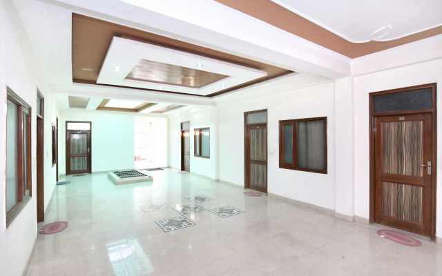 OYO 4738 Hotel Re-Birth