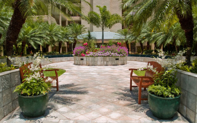Polo Beach Club Vacation Rentals - APlus Resorts