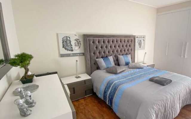 1 Bed Apartment Sleeps 4 With Pool