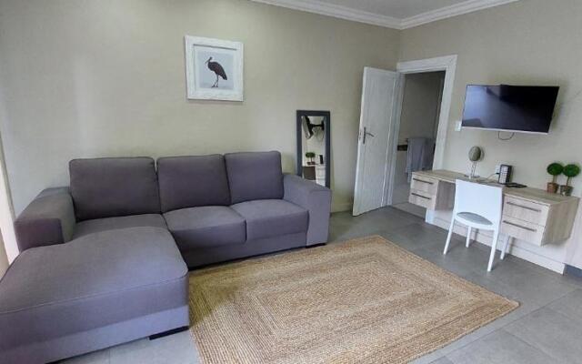 Studio 5 Churchill Lane Apartment