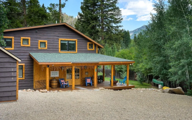 The River House 3 Bedroom Cabin