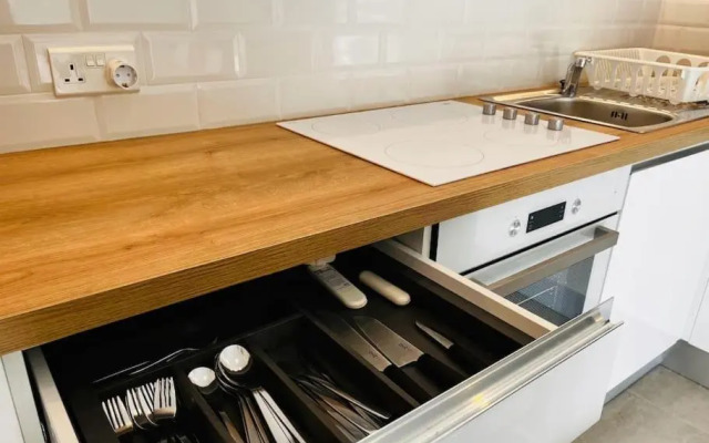 Sliema, Stylish 2 Bedroom Apartment with Parking