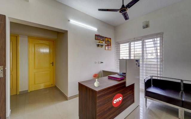 OYO Flagship 80521 Senthamizh Residency