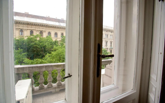 Andrassy Thai Hotel