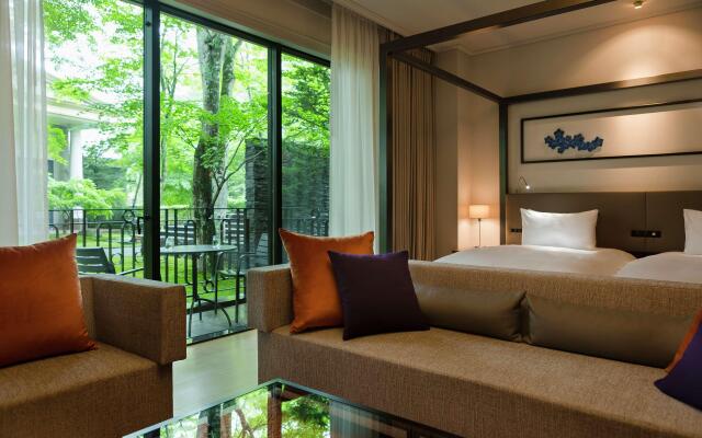 Kyukaruizawa Kikyo, Curio Collection by Hilton