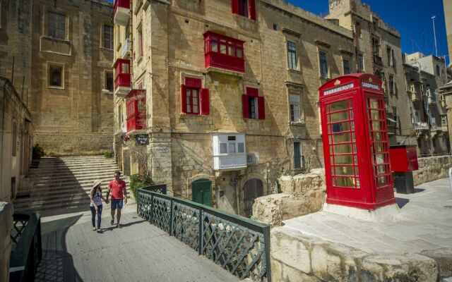 Seashells Studio Seaview terrace by Getaways Malta