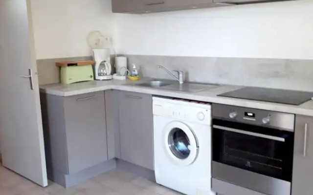 Studio in Sanary-sur-mer, With Wonderful Mountain View and Enclosed Ga