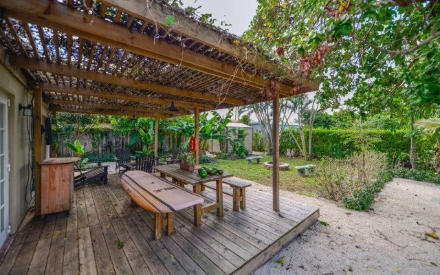 Wonderful 2BR House with Canal Access