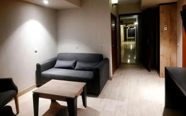 ASHTAL beach HOTEL 17\04