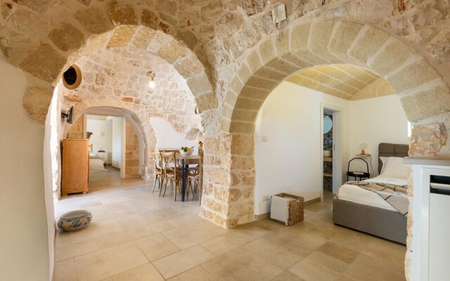 2220 Trulli Biancapetra by Perle di Puglia