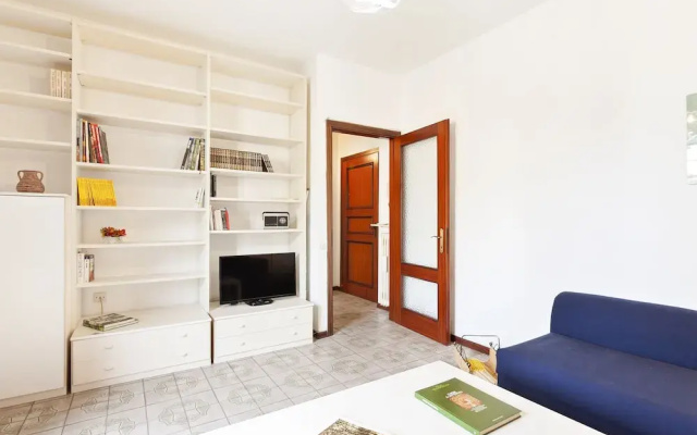 Pisa Hospital Apartment with Parking and Balcony