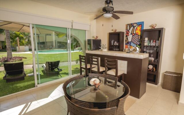 JUUB Luxury 3 Bedroom House at Playa diamante