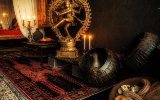 Bijou Hotel / Love and Romance