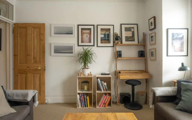 Bright Stockwell Apartment