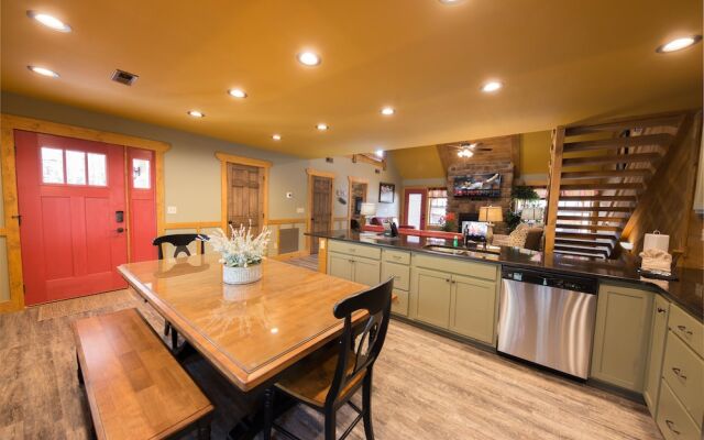 Splash Mountain Lodge