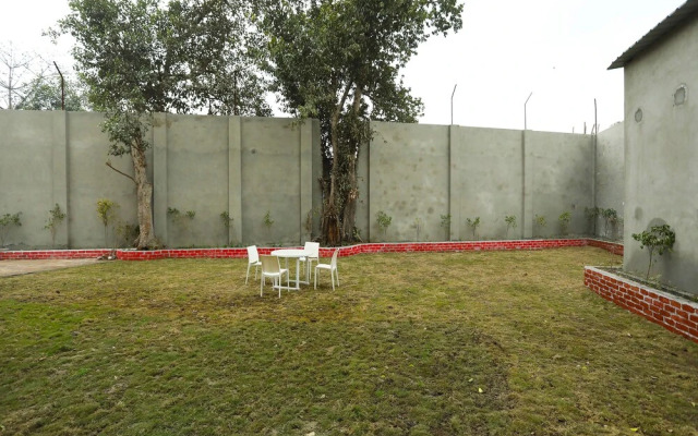 Qlark Rooms & Lawn By OYO Rooms