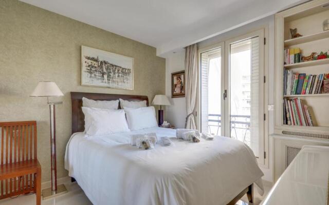 Luxurious Cosy 2 Bdrm Apartment Near Martinez by Olidesi