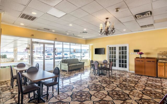 Days Inn Six Flags Mall