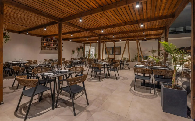 Cabana Blu Hotel & Suites