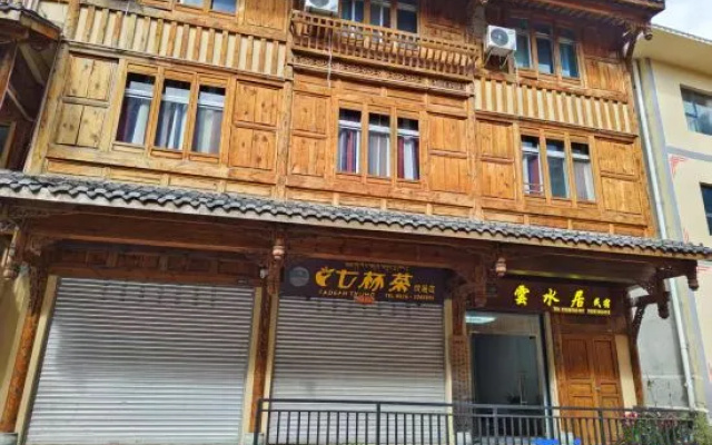 Luding Moxi Guzhen Yunshuiju Homestay — hotel in Luding