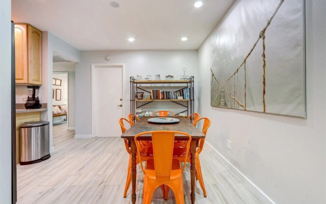 Lakeshore - Private & Sanitized, Perfect for Social Distancing & Working From Home. Private Pool, Pet Friendly. Discounted During Pandemic. Super-host Support