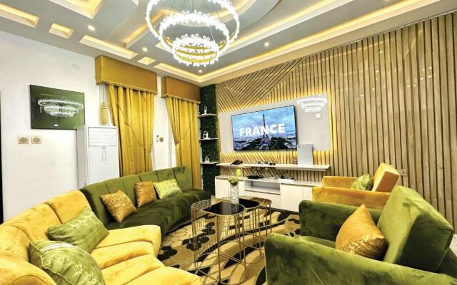 Pharrel Diplomatic Plus 3 Bedroom Suite