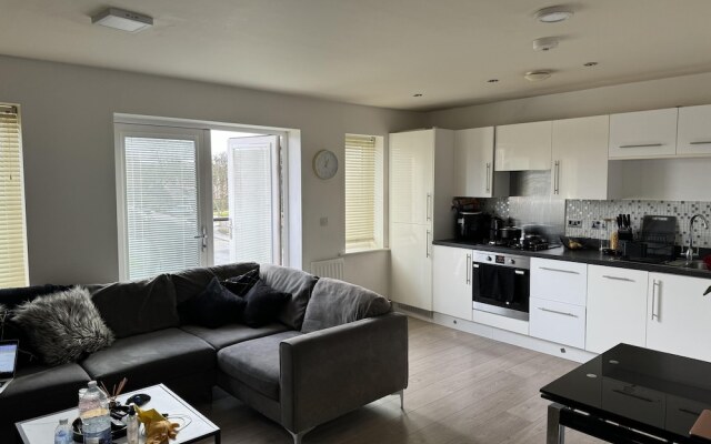 Inviting 2-bed Apartment in Bushey