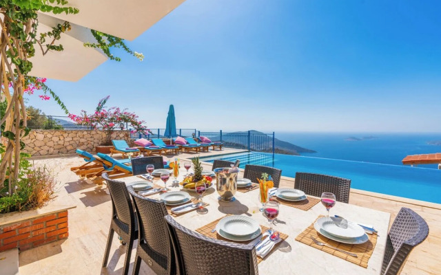 Villa Fuchsia 4-bedroom Retreat With Private Pool and Breathtaking View