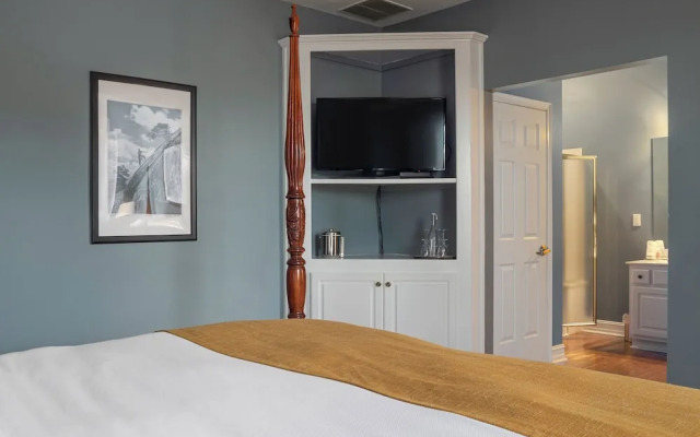 Stone Mountain Manor