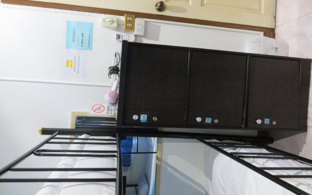 La Maison Verte Hostel