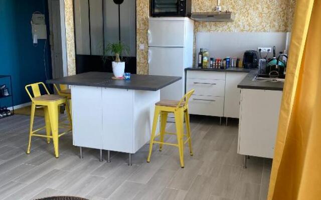 Bel appartement avec vue sur les toits (nouveau)