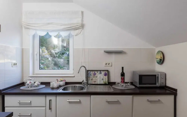 Apartment Cetinic - Two Bedroom Apartment With Terrace and Sea View