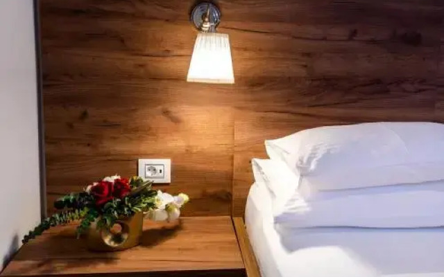 Garni Hotel Royal Crown