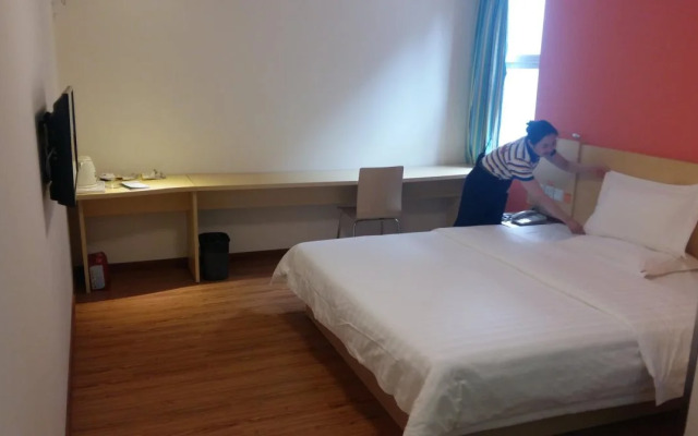 7Days Inn Shenzhen Fuyong Fenghuang Shiji Commercial Square