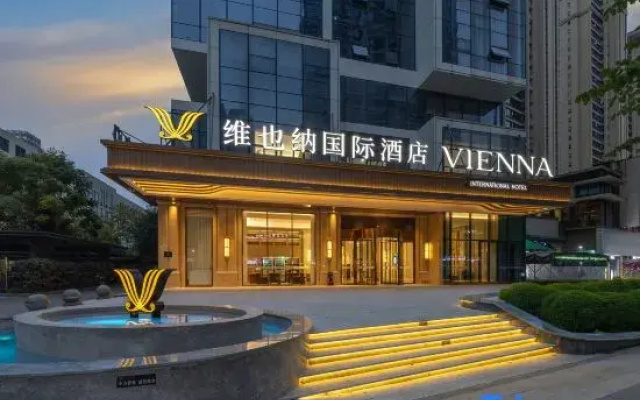 Vienna International Hotel (Chengdu Panda Base Beihu Park Branch)