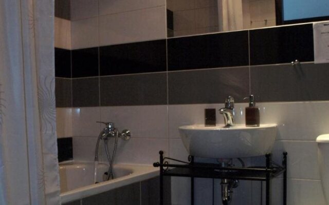 Hotel Black & White