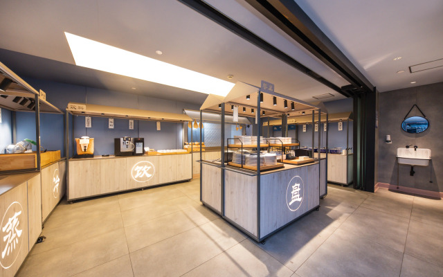 Hanting Express Shanghai Caobao Road Subway Station