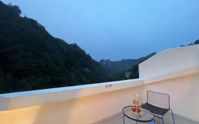 Muye · Mountain Natures Echo Homestay (Zhangjiajie National Forest Park)